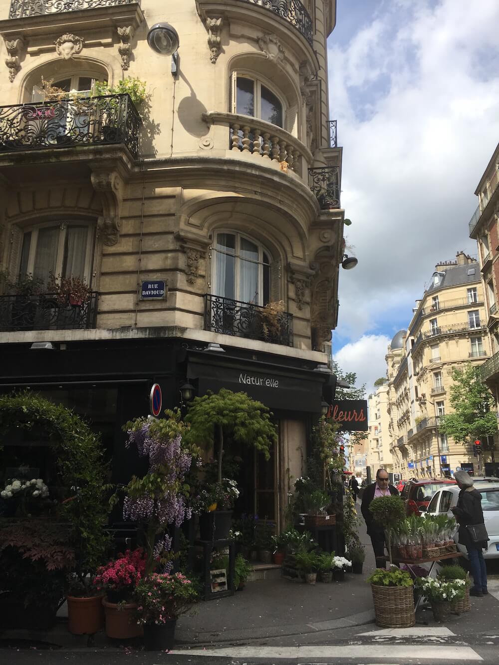 GIRLFRIEND GETAWAY TO PARIS: PACKING AND TRAVELING
