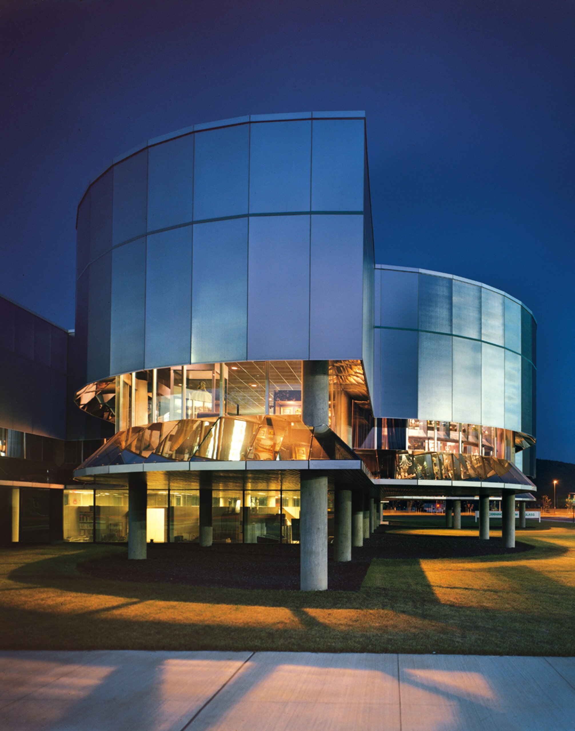 THE MAGIC OF WORLD CLASS CORNING GLASS